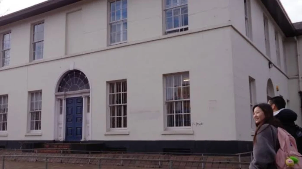 Damp and Mould in Middleton Flats: Causes, Health Risks