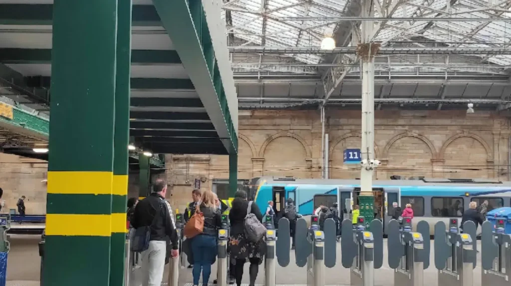 How Long Is the Dundee to Manchester Train Journey and What Are the Best Routes