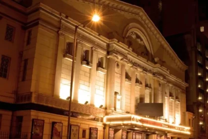 What Is the Historic Background of the Opera House Manchester