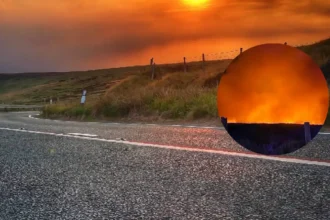 Firefighters Tackle Saddleworth Moor Blaze Near Oldham
