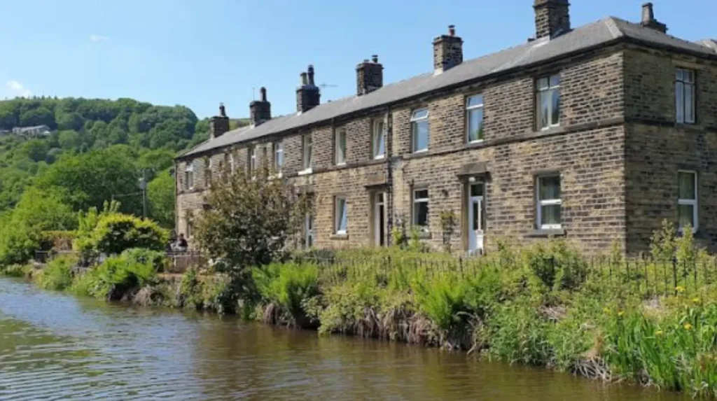 Houses to Rent in Mossley Greater Manchester