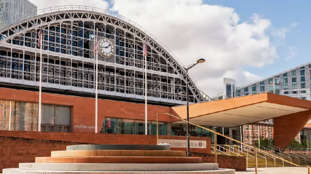 What is HYROX Manchester and How Does the Event Work