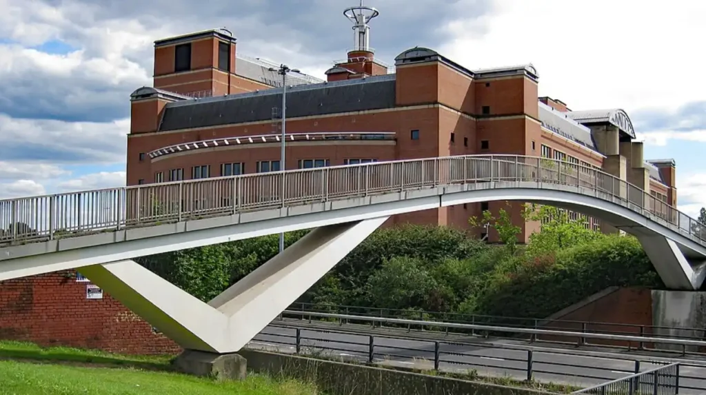 How Far Is It From Leeds To Manchester