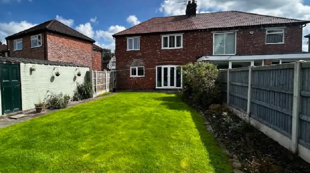 What Is the Current Market Overview for Houses to Rent Hyde Manchester