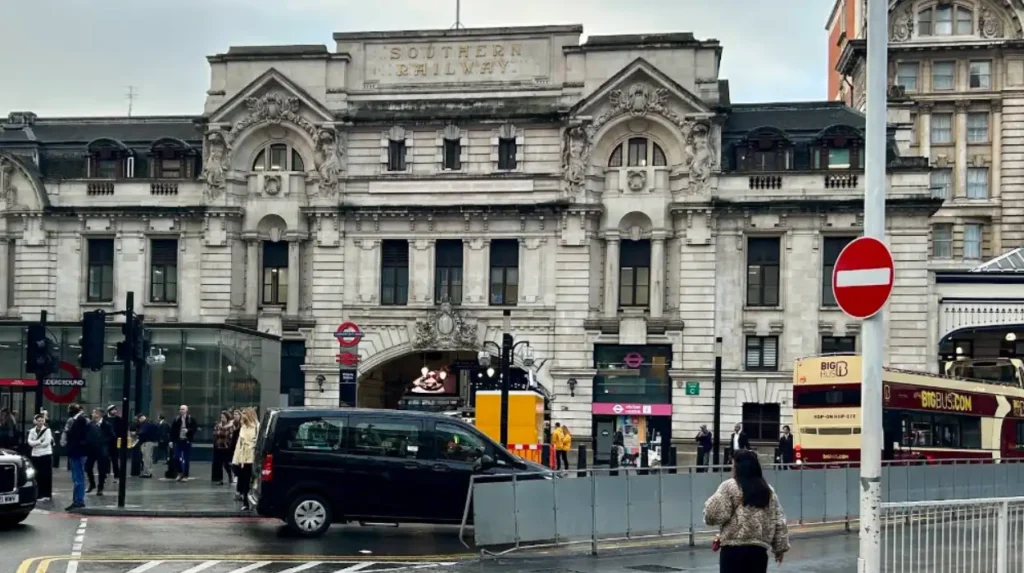 What is the total travel distance from London Victoria to Manchester?