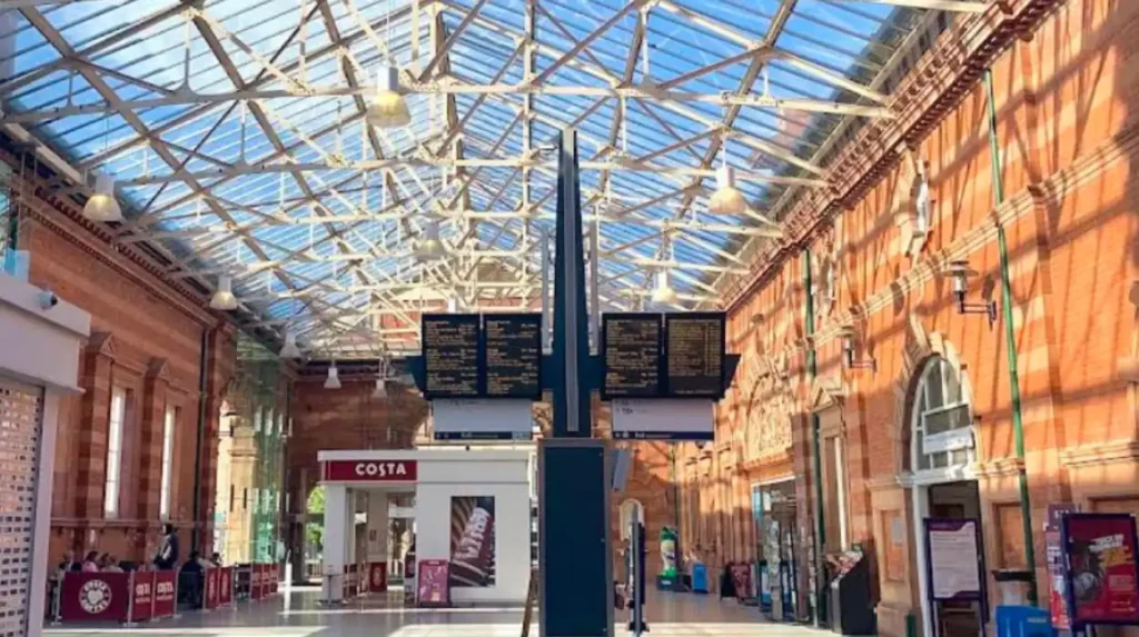 Travel From Lincoln to Manchester Airport
