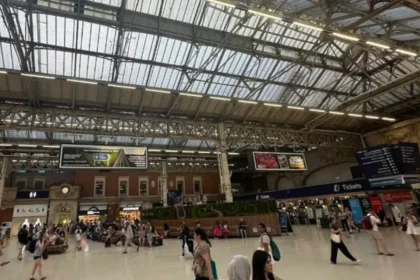 What is the total travel distance from London Victoria to Manchester