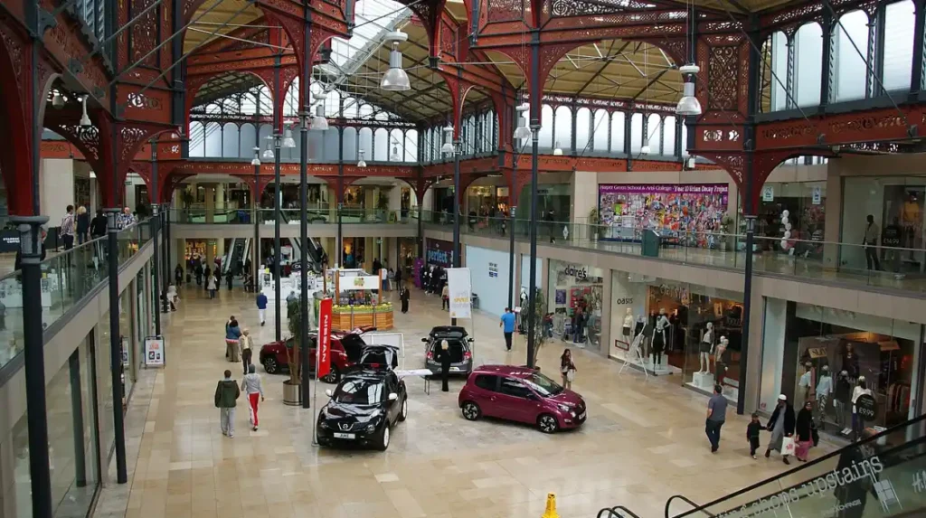 What are the top evening activities for business travellers in Bolton?