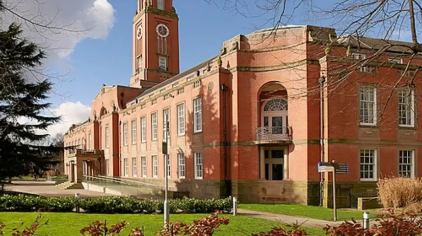Is Altrincham Worth Visiting for a Weekend Trip