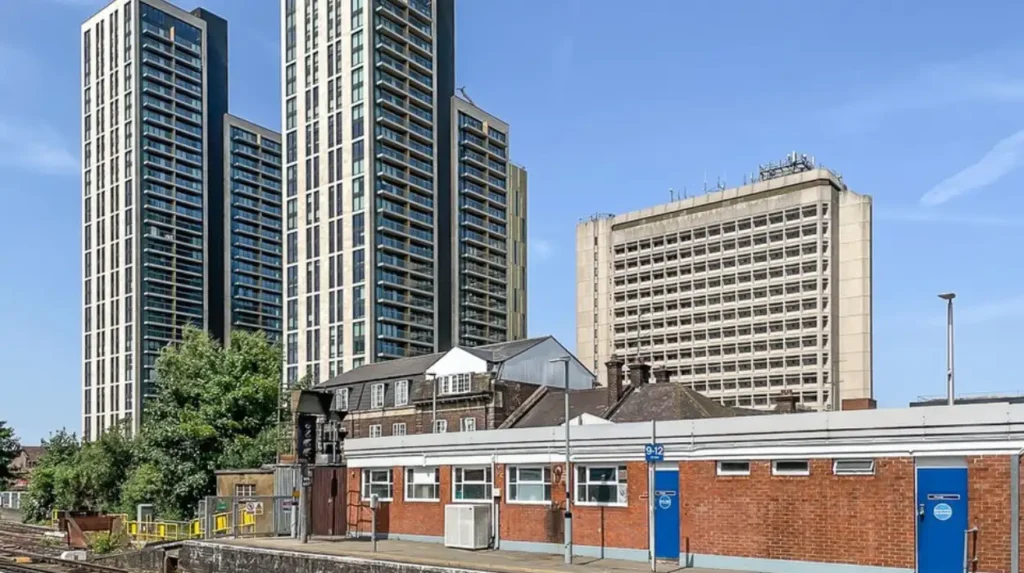 What Is the Complete Bolton Train Station Guide and Things to Do Between Meetings?