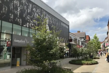 What Are the Best Things to Do in Altrincham for Food, and Green Spaces