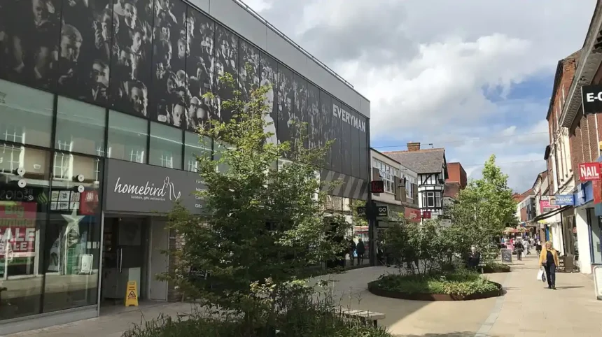 What Are the Best Things to Do in Altrincham for Food, and Green Spaces