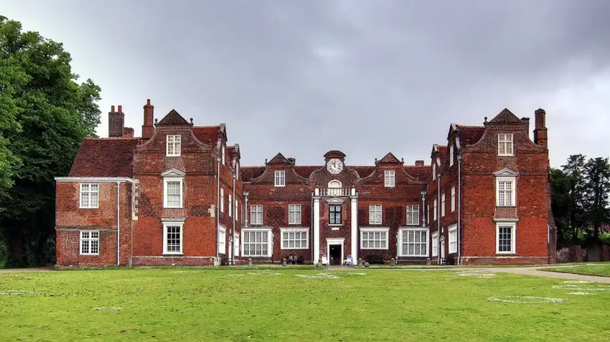 What are the top evening activities for business travellers in Bolton