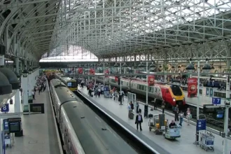 What is the best way to travel from Manchester Piccadilly Station to Ancoats
