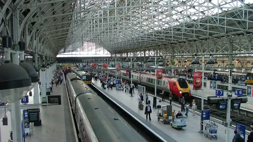 What is the best way to travel from Manchester Piccadilly Station to Ancoats