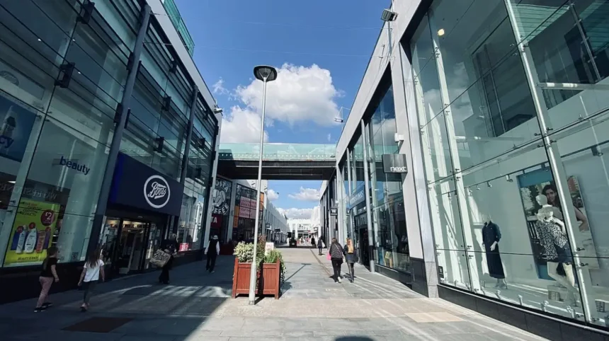 What makes a café ideal for remote work in Altrincham